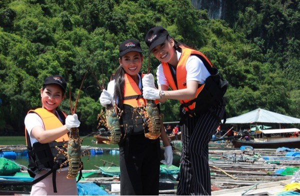 ผู้เข้าประกวดมิสยูนิเวิร์สไทยแลนด์ 2018 สัมผัสแหล่งท่องเที่ยวเชิงนิเวศและธรรมชาติที่สวยงามของกระบี่”บ้านหนองทะเล”พายเรือคายัคชมธรรมชาติกลางป่าพรุท่องไปในผืนน้ำทะเลที่โอบอ้อมด้วยภูเขาที่แหลมสัก