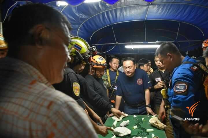 Rescue teams race against time and rising tide to help the trapped 13 in flooded cave