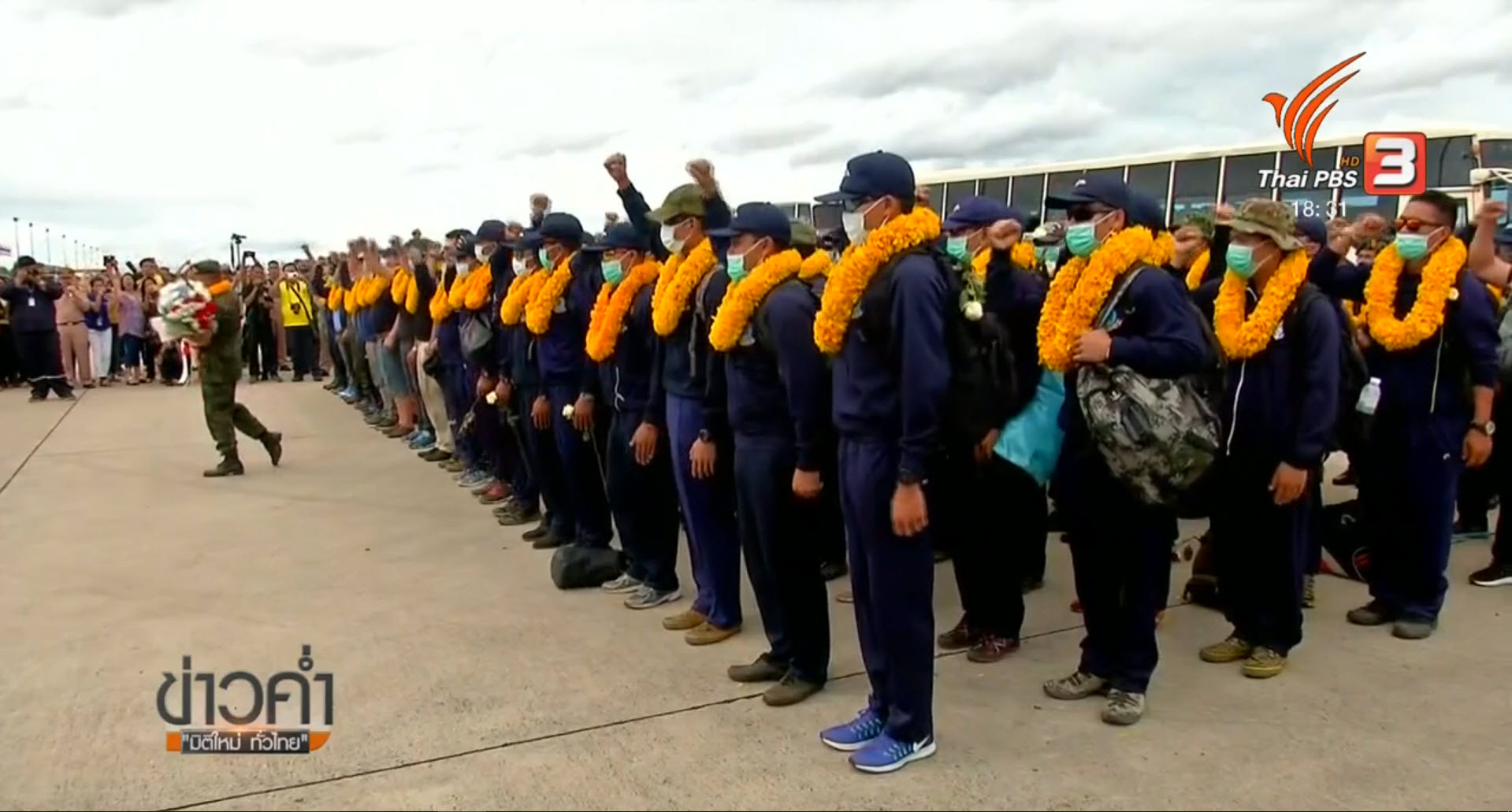 Navy SEAL members given hero’s welcome at their home base