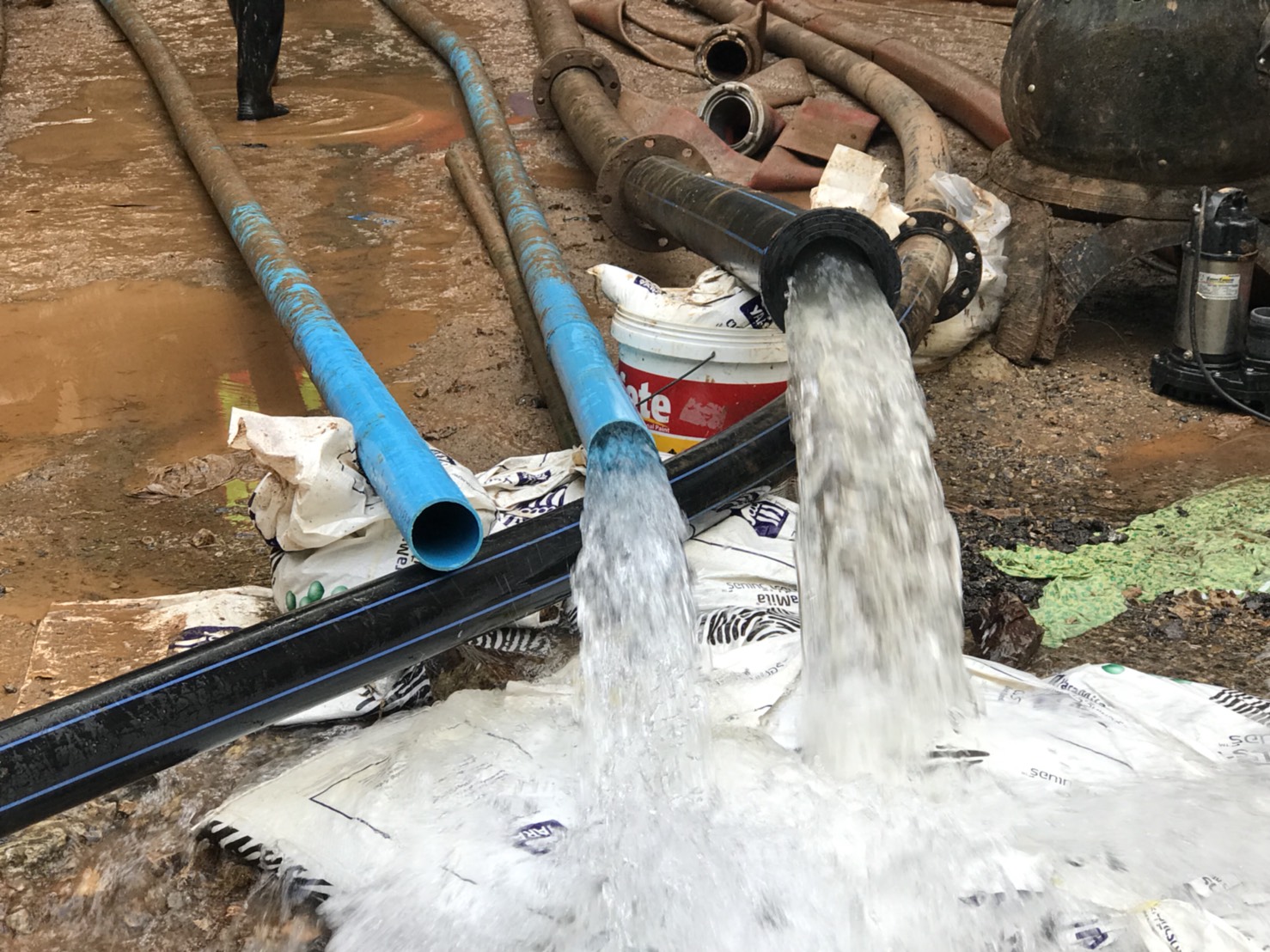 More water drained out of Tham Luang cave, search resumes