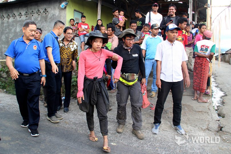 Thais stranded in Lombok being brought out to safety |