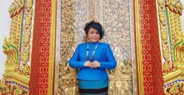 ดร.ณัฐณิชาช์ เพิ่มทองอินทร์ ผู้มีหัวใจรัก หลงใหลเสน่ห์ผ้าไทย สะสมไว้เป็นร้อยผืน ใส่ผ้าไทยเดินสายทุกวันไม่มีวันหยุดเพื่อกราบสักการะ พระ สิ่งศักดิ์สิทธิ์ จำนวน 33,902 วัด เพื่อเป็นพุทธบูชา