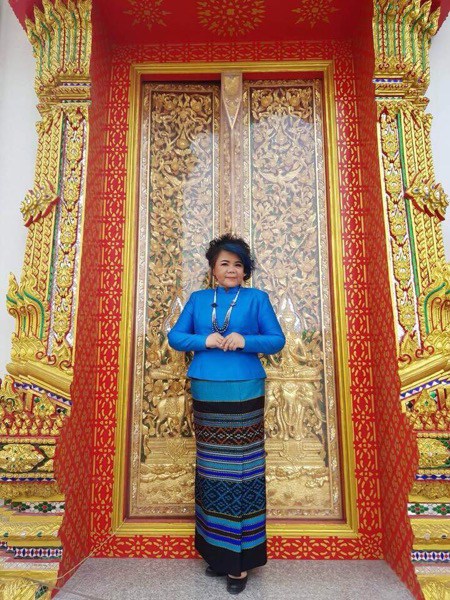 ดร.ณัฐณิชาช์ เพิ่มทองอินทร์ ผู้มีหัวใจรัก หลงใหลเสน่ห์ผ้าไทย สะสมไว้เป็นร้อยผืน ใส่ผ้าไทยเดินสายทุกวันไม่มีวันหยุดเพื่อกราบสักการะ พระ สิ่งศักดิ์สิทธิ์ จำนวน 33,902 วัด เพื่อเป็นพุทธบูชา