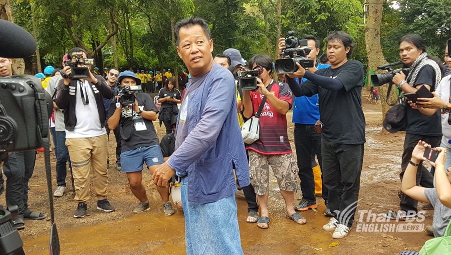Artist Chalermchai starts work on two more paintings for Tham Luang museum |