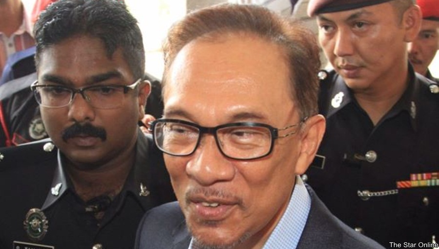 Anwar believes Mahathir will keep promise of power transfer |