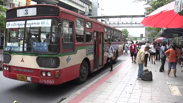 Panel rejects e-ticket system on city buses  |