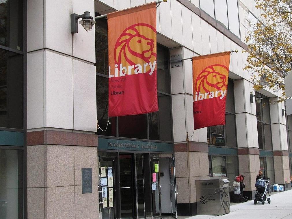 New York library lends ties, briefcases, handbags for job interviews