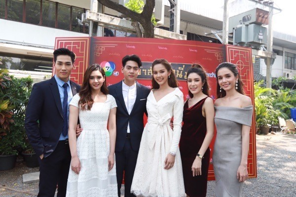 สองบิ๊กบอส “วี-กีต้าร์” ค่ายมากกว่าฝัน ถือฤกษ์ดีเปิดละครเรื่องใหม่ “เจ้าสัวมั่วนิ่ม” คว้า “บอม-พีพี-มิ้นท์” ประชันบทบาทสุดเข้มข้น!