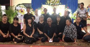 งานสวดพระอภิธรรมศพเพื่อนร่วมรุ่นมบ.3 “คุณสมนึก เกตุสุริยงค์” – Gossip Thai