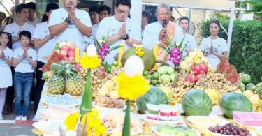 “ไมค์”ผู้จัดละคร นำทีมนักแสดงบวงสรวงละคร”พ่อหม้ายเลขท้ายสองตัว”