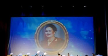 รวมดาวดังพระเอกนางเอกลิเก…ถ่ายทอดศิลปะการแสดงพื้นบ้านของไทย เรื่อง “นิราศรัก เมืองราด” จากลิเกโรงใหญ่ คณะพงษ์ศักดิ์ สวนศรี