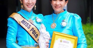 แคท-อาทิติยา พร้อมด้วยคุณแม่ รับรางวัลคู่แม่ลูกผูกพัน 2562 – Gossip Thai