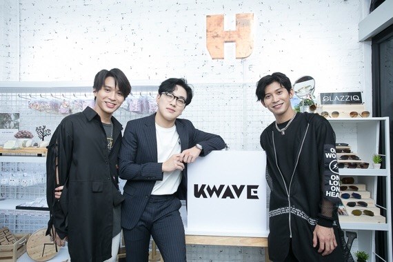 KWAVE บุกสยามสแควร์ สั่นสะเทือนคลื่นความงาม-แฟชั่นระอุ 10 ริกเตอร์!!!