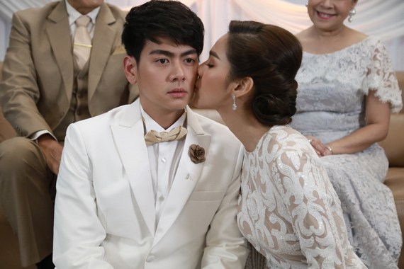 “บอม-พีพี” งานหมั้นล่ม ใน “เจ้าสัวมั่วนิ่ม” – Gossip Thai