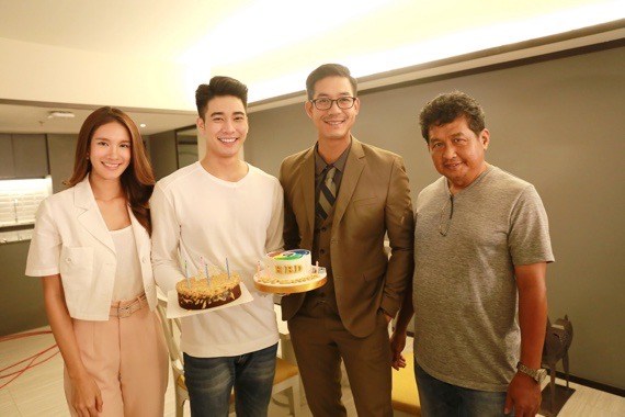 กองละครเรื่อง “ม่านบังใจ” จัดเซอร์ไพรส์วันคล้ายวันเกิดให้ 2 นักแสดง ยูโร-ยศวรรธน์ (19 ต.ค.) และฝ้าย-สุภาพร (14 ต.ค.)