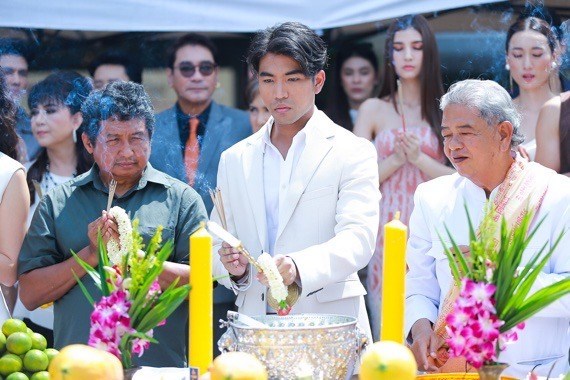 “กันตนา” บวงสรวงครบรสละคร 2 เรื่อง 2 แนว “ยอดรักนักรบ” และ”เงาบุญ” จัดเต็มทัพนักแสดงมากฝีมือ แฟนๆเตรียมรอชมทางช่อง 7 HD