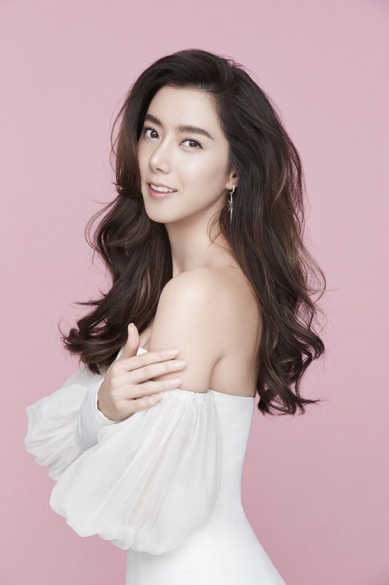 “ไอซ์-อภิษฏา” สวยแพงออร่าพุ่ง พรีเซ็นเตอร์ “มาโมริ” เจิดรัศมี..ราศีเจ้าสาวจับ