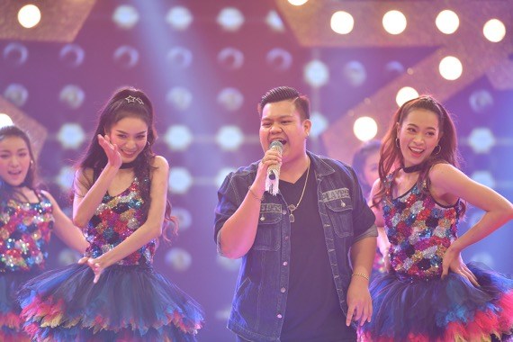 เปิดตัว“เสเบนซ์”ลูก“เสรี รุ่งสว่าง” ก๊วนพิธีกรการันตีความมันส์นักร้องสายเอ็น