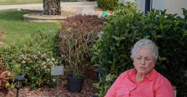 Virus mutes happy hours in senior haven, but golf goes on