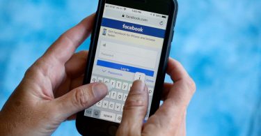 Facebook acknowledges a bug that blocked coronavirus news