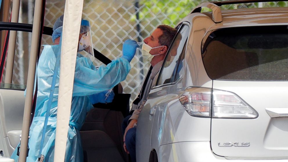 Houston pleads for more tests, gear as cars pack hospital