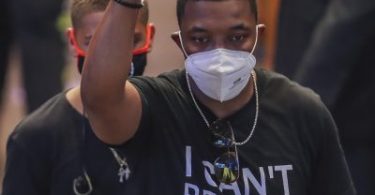 Thousands mourn George Floyd as accused officer appears in court – Thai PBS World