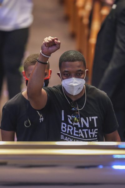 Thousands mourn George Floyd as accused officer appears in court – Thai PBS World