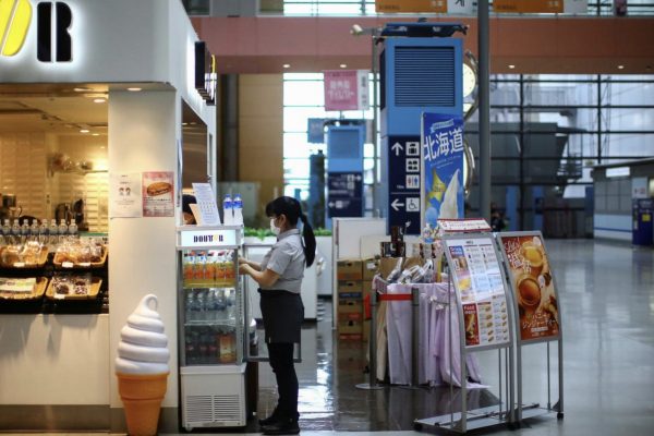Japan’s retail sales extend slump as coronavirus curbs keep shoppers away – Thai PBS World