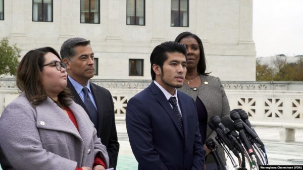 Thai among “dreamers” celebrating US court ruling over DACA – Thai PBS World