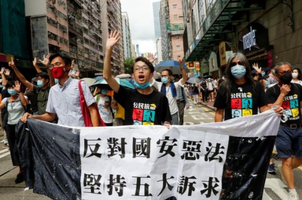 Hong Kong police arrest suspect at airport after officer assaulted in security law protests – Thai PBS World