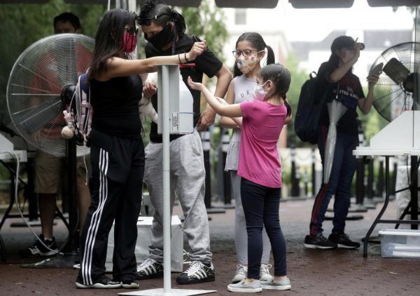 U.S. records 1,000 coronavirus deaths for fourth day, some progress seen – Thai PBS World