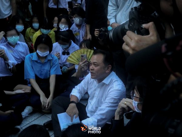 Demanding resignation of Education Minister if he doesn’t meet student demands is harassment – Nataphol – Thai PBS World
