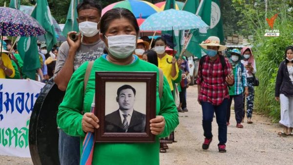 Villagers block access to rock crushing plant to reclaim their community forest – Thai PBS World