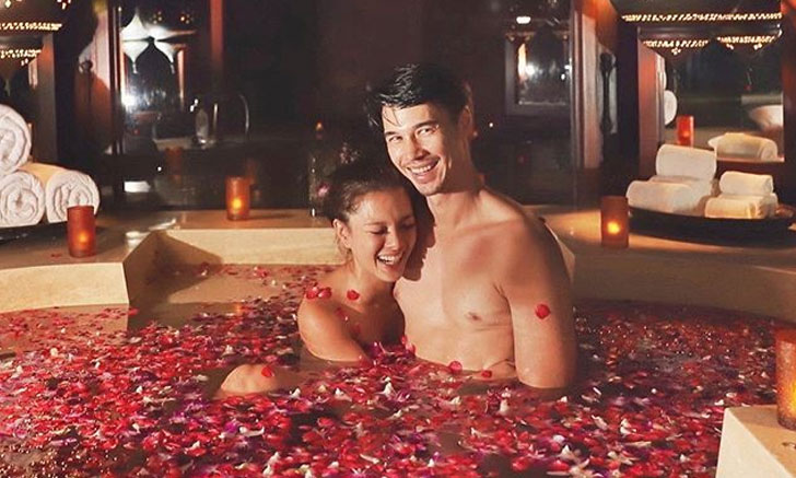 “ลิเดีย” สงสัย “แมทธิว” โรแมนติกแบบมีเลศนัย ภาพคลิปสุดสวีทในอ่างอาบน้ำ