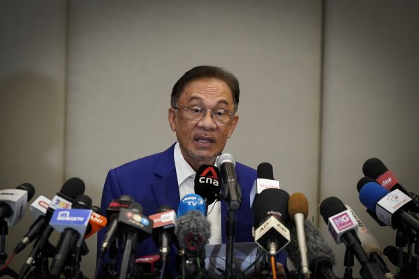 Malaysia’s Anwar meets king in bid to form new government