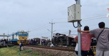 Transport Minister orders signals and barriers installed at all railway crossings