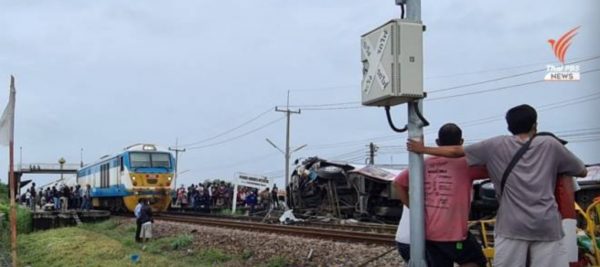 Transport Minister orders signals and barriers installed at all railway crossings