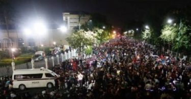 Thai PM to work from Defence Ministry with Government House under siege
