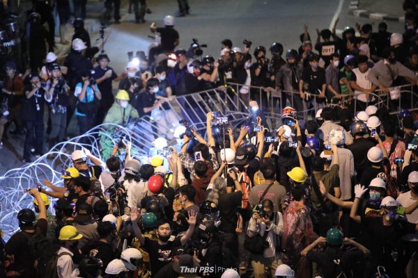 Experts offer several paths out of political crisis in Thailand 