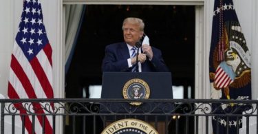 Doctor says Trump no longer at risk of transmitting virus