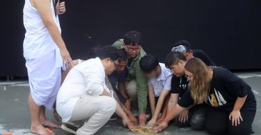 ศาลยกคำร้องปล่อยตัว “เพนกวิน-รุ้ง-ไมค์” คดีปักหมุดคณะราษฎรที่สนามหลวง