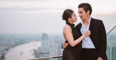 “แมน” จัดเต็มเพื่อ “ใบเตย” สุดหวานเว่อร์!! โชว์สวีทฉลองครบรอบแต่งงานบนตึกเลอบัว! พร้อมโพสต์ซึ้งขอบคุณที่รักกัน