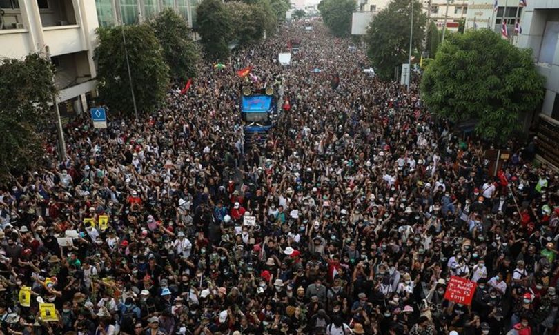 โฆษก ตร.แถลงม็อบ 14 ตุลา มาแค่ 8,000 คน ใช้สูตรคิดคำนวณทางวิทยาศาสตร์