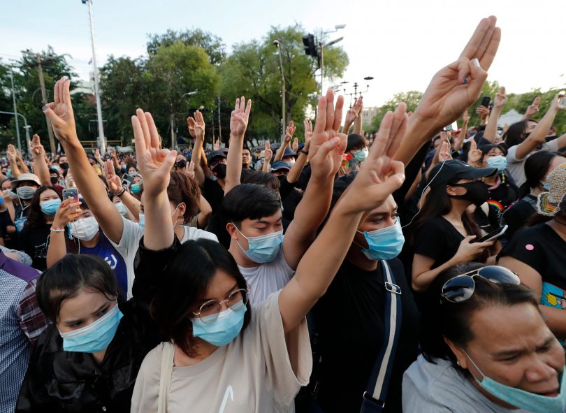 Thai anti-government protesters and royalists face off in Bangkok