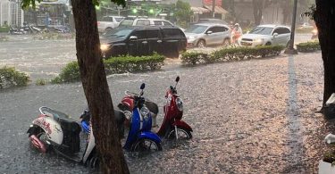 มาตามนัด ฝนถล่มเย็นวันศุกร์ พหลโยธิน-ประชาชื่น รถติดหนึบ