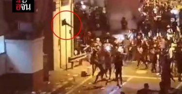 #ม็อบ18ตุลา จุดชุมนุมบางนาชุลมุน ไฟดับ กลุ่มคนปาก้อนอิฐพังป้อมตำรวจ