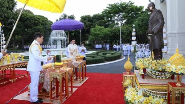 Public may pay respect to statue of late King Bhumibol on Oct 13th at the Grand Palace