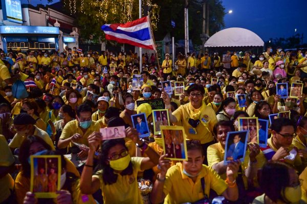 Royalist group rallies to oppose attempt to reform the Thai Monarchy