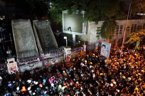 Police to discuss breaches of the lèse majesté law tomorrow