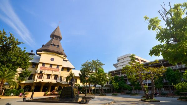 Group of Thammasat Uni students demand the Rector’s resignation